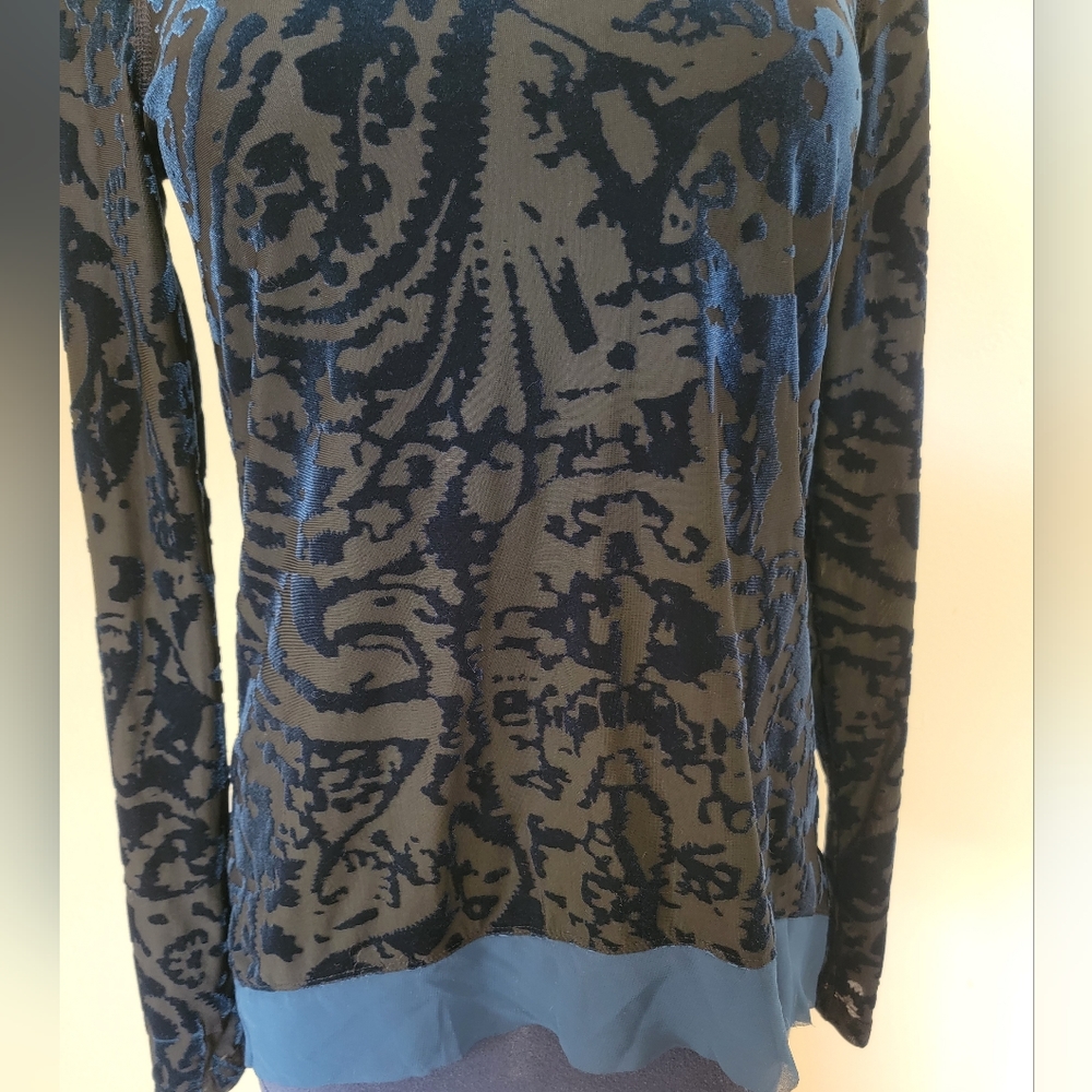 NWOT Simply Vera Vera Wang S Velvet Black to blue Long Sleeve Blouse - Picture 6 of 15